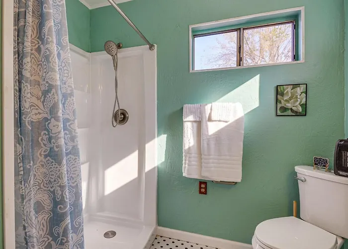 Artfully Decorated Pets Welcome! * Cottonwood