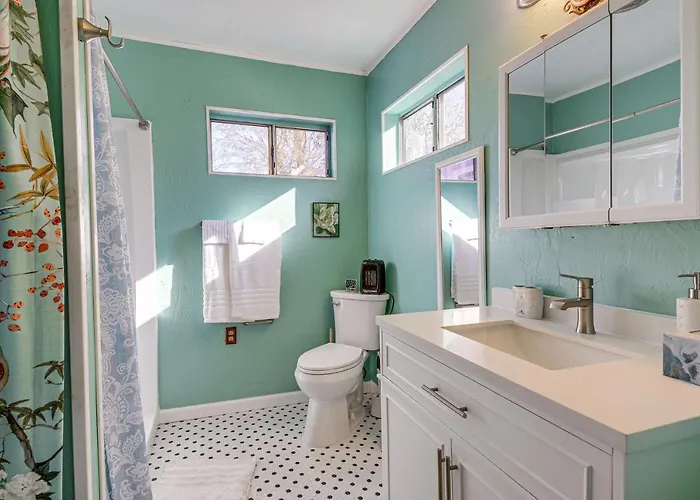 Artfully Decorated Pets Welcome! Cottonwood