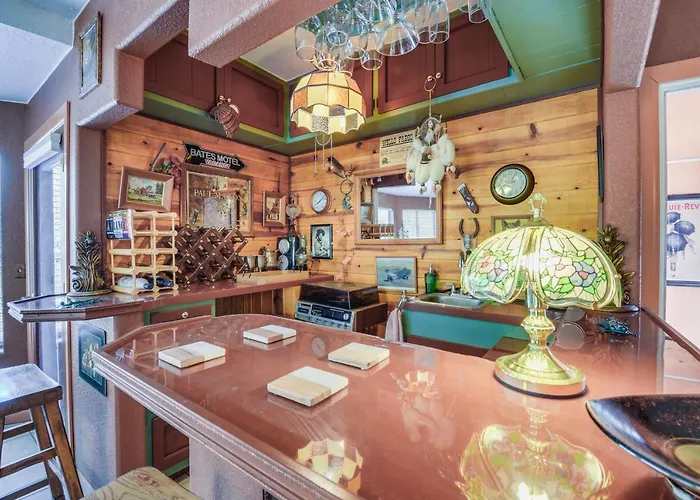 Artfully Decorated Pets Welcome! Cottonwood
