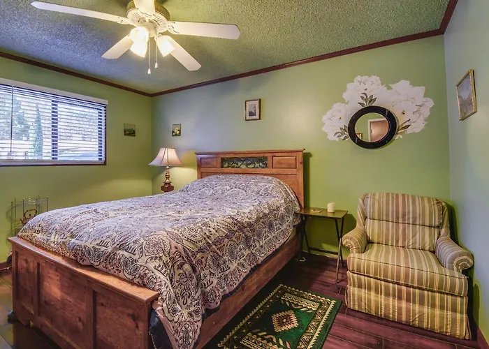 Artfully Decorated Pets Welcome!